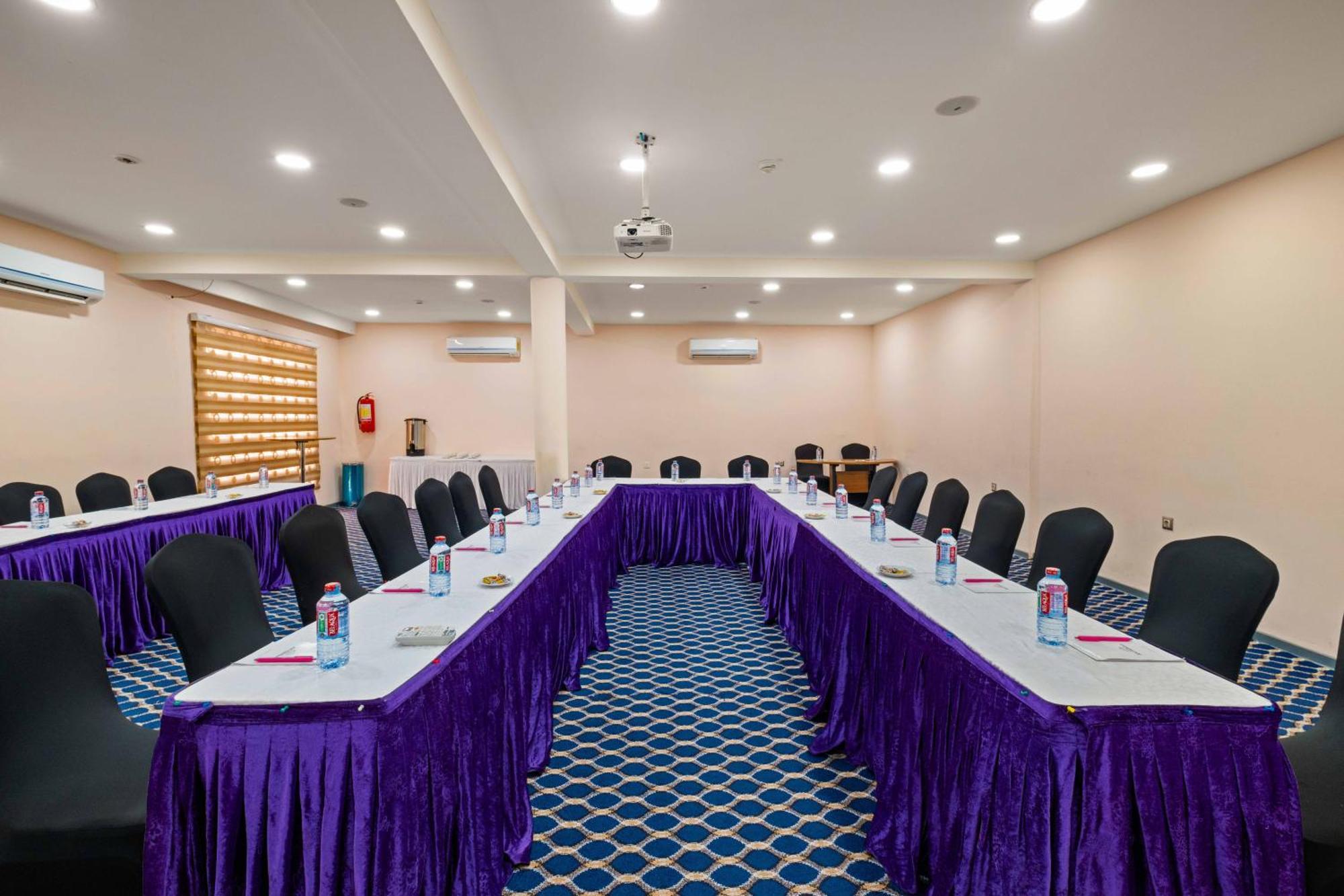 Ah Hotel And Conferences Madina Exterior foto