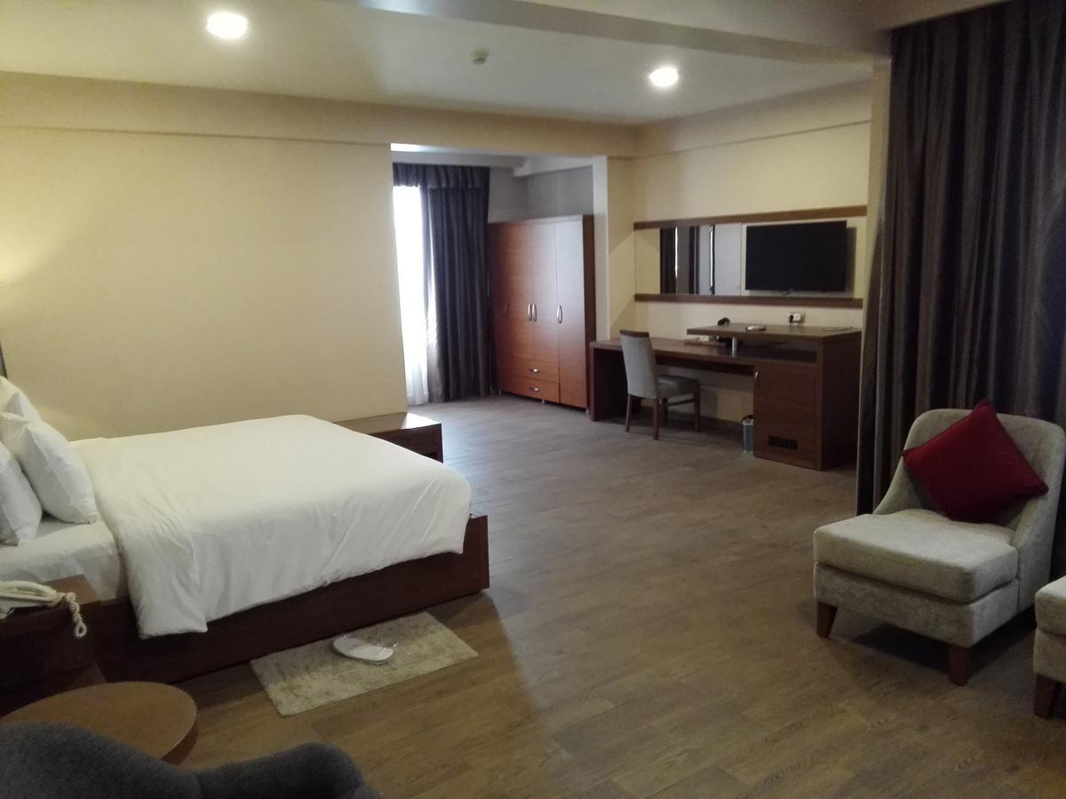 Ah Hotel And Conferences Madina Exterior foto