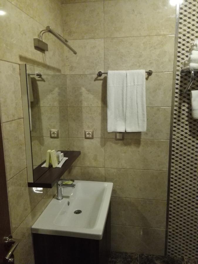 Ah Hotel And Conferences Madina Exterior foto